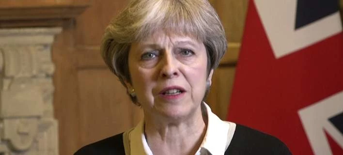 Πώς η Μέι έδωσε το «πράσινο φως» για την επίθεση – Το τηλεφώνημα του Εμανουέλ Μακρόν